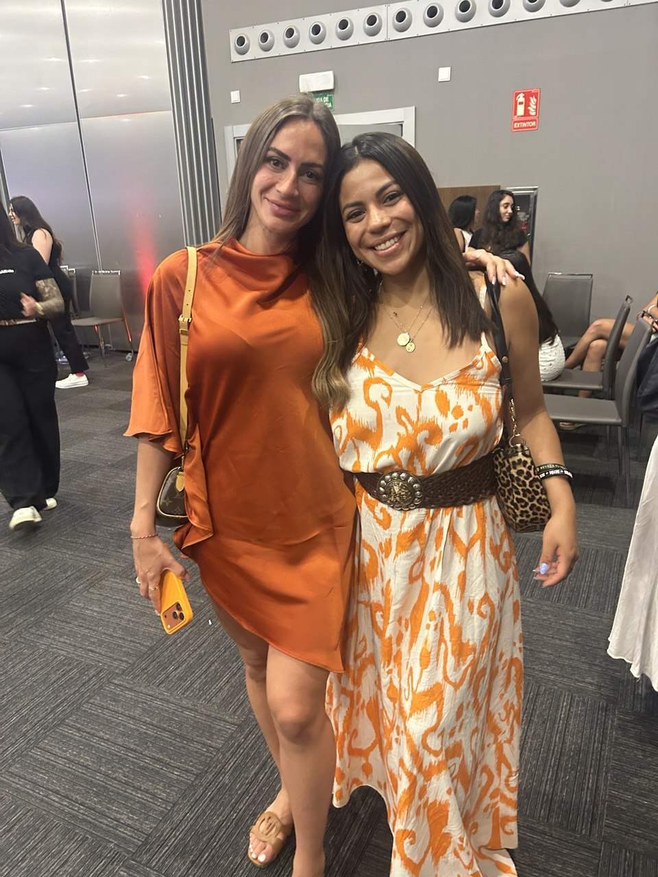 Nathaly Jirón junto a su mentor Carlotta Sabina